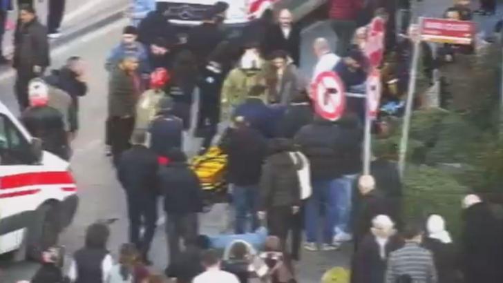 İstanbul - Şişli'de otomobil yayalara çarptı; 5 yaralı-1