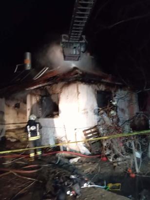 Yangında annesini kurtarmak isterken öldü