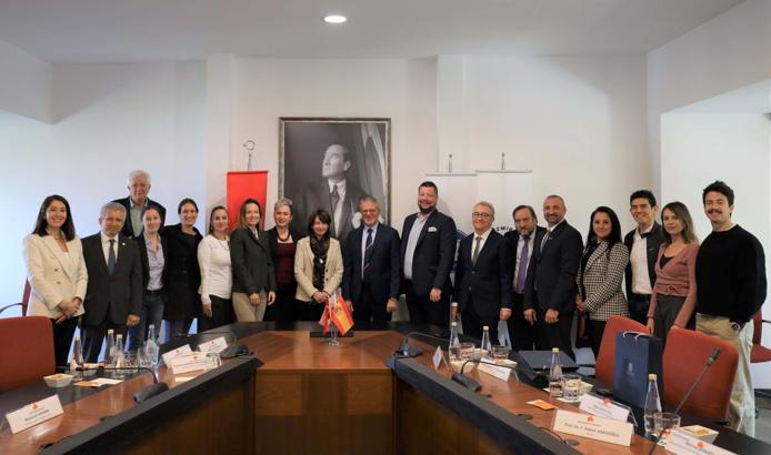 İzmir'den İspanya'ya uzanan 'eğitim' köprüsü