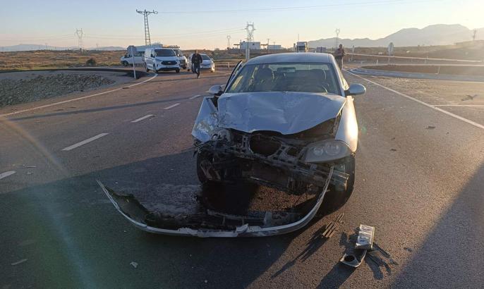 Gaziantep’te kamyonetle otomobil çarpıştı; 3'ü çocuk, 6 yaralı