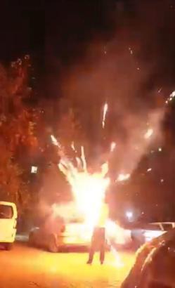 Ateşlediği havai fişek elinde patladı; o anlar kamerada