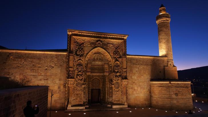 Taşa nakşedilen tarihi eserde 'ışık' şöleni / Ek fotoğraflar