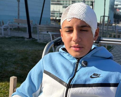 Şakalaştığı okul arkadaşı, taşla Hasan Berat’ı hastanelik etti