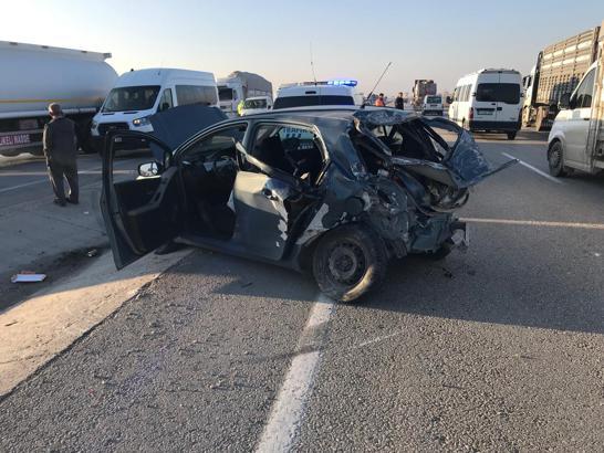 Konya'da 3 aracın karıştığı kaza:  Sürücü öğretmen yaralandı