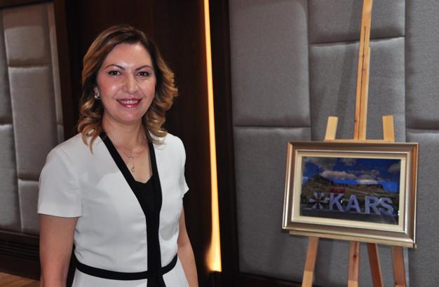 Üniversiteli Pınar, Kars'ı tanıtan rölyef sergisinin gelirini lösemili çocuklara bağışlayacak