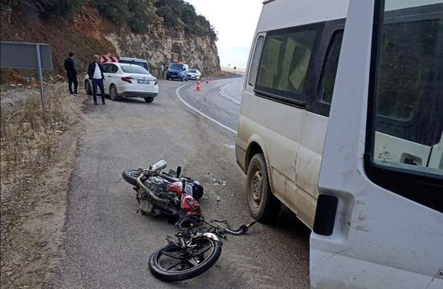 Gaziantep’te minibüs ile çarpışan motosiklet sürücüsü yaralandı
