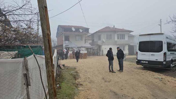 Tartıştığı arkadaşını evinin önünde vurdu