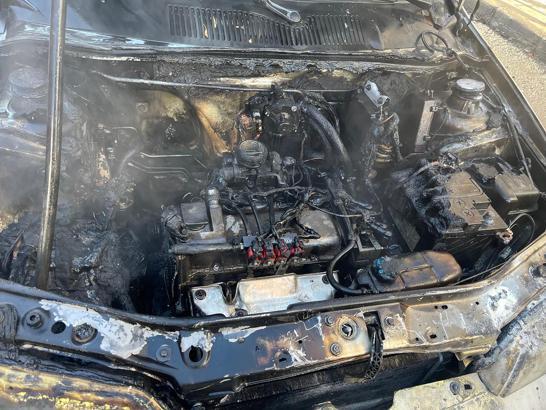 Kars'ta seyir halindeki otomobil alev aldı