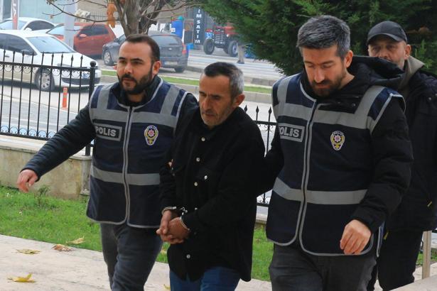 Tartıştığı arkadaşını evinin önünde vurdu (3)