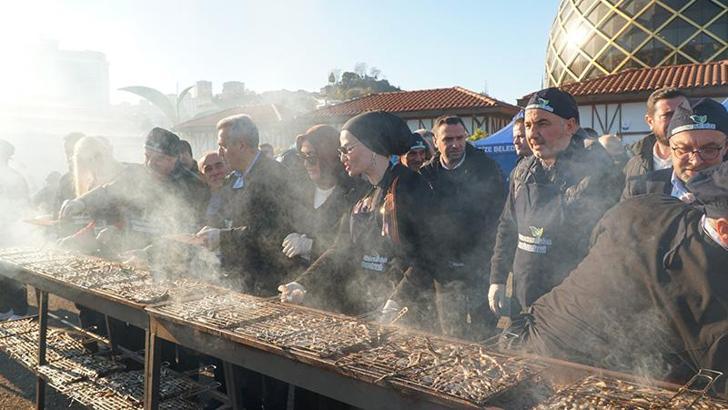Festivalde 2 saatte 2 ton hamsi tüketildi