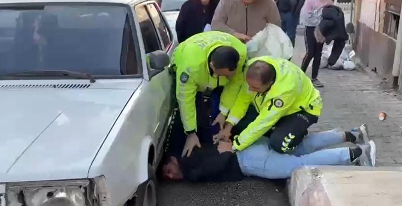 Drift atıp, polisten kaçan ehliyet sürücü, kaza yapınca yakalandı; o anlar kamerada