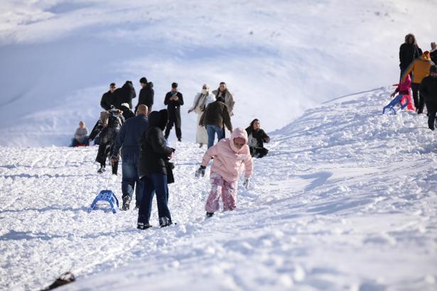 Zigana’da horonlu-halaylı kar sevinci / Ek fotoğraflar
