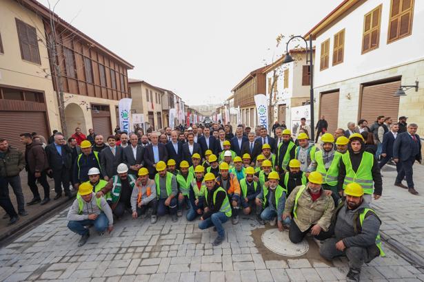 Bakan Kurum, Hatay'da afet konutlarını inceledi