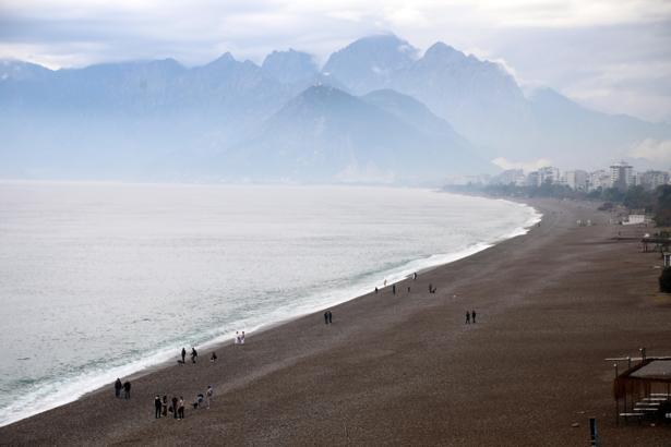 Antalya’da beklenen yağmur etkili oldu