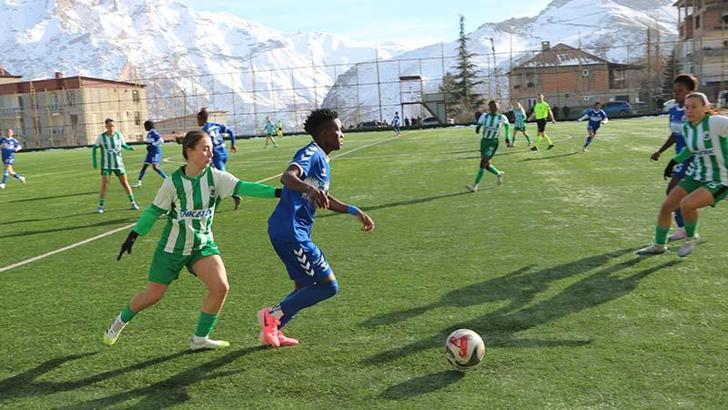 Hakkarigücü evinde berabere kaldı