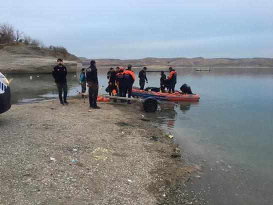 Adıyaman'da tekne alabora oldu; 4 kişi kurtarıldı, 1 kişi aranıyor