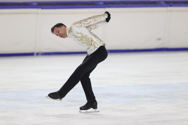 Şampiyon buz patenci spora başladığı pistte jübilesini yaptı