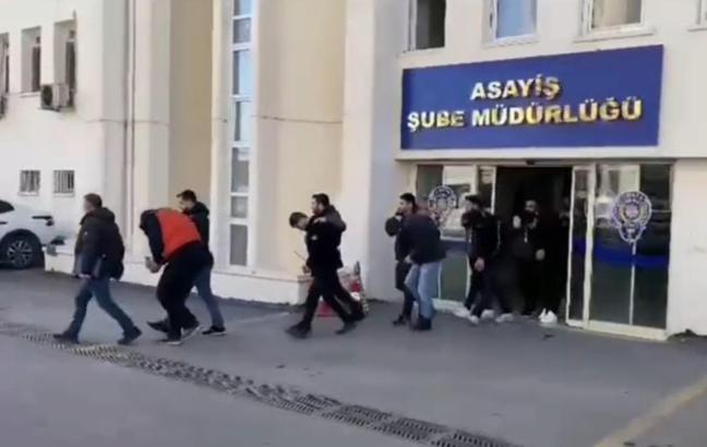 Kendilerini polis ve savcı olarak tanıtıp dolandırıcılık yapan 25 şüpheli tutuklandı