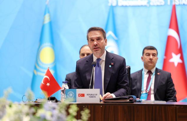 Bakan Bayraktar: Kurulu gücümüzün 3'te 1'i sadece rüzgar ve güneşten