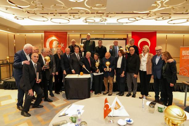 1981 Balkan Şampiyonu takımın efsanelerine BİDEV’den ödül