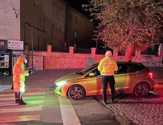 Mardin’de yüksek sesle müzik dinleyen 66 araç sürücüsüne ceza