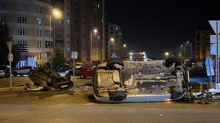 Kayseri’de iki otomobil çarpıştıktan sonra takla attı: 2 yaralı
