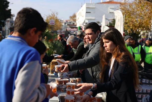 Çeşme'de Gülşah Durbay için hayır yemeği dağıtıldı