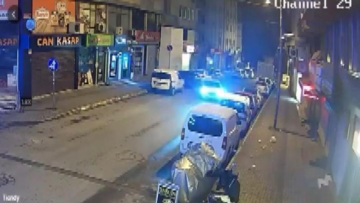 İstanbul- Beylikdüzü'nde park halindeki 3 araca çarptı; otomobilini bırakıp kaçtı