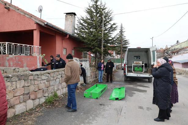 Evinde sobadan çıkan yangında öldü