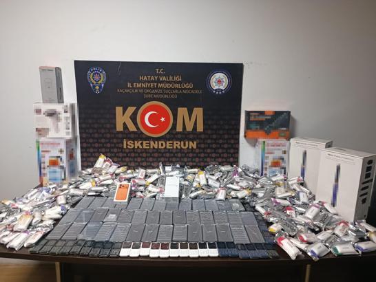 Durdurulan otomobilde gümrük kaçağı ürünler ele geçirildi