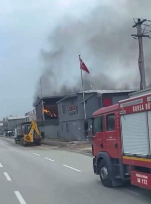 Fabrika deposunda yangın