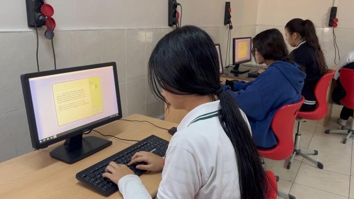 Geleceğin zabıt katiplerine klavye yarışması