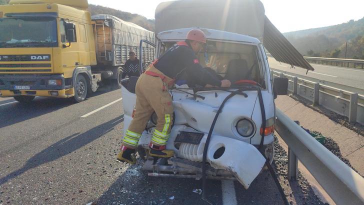 Akhisar’da kamyonet ile TIR çarpıştı: 1 yaralı