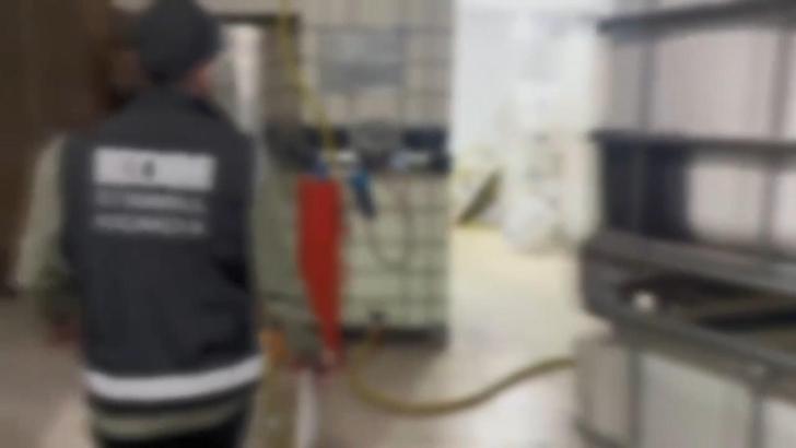 İstanbul- İstanbul ve Antalya'da 16 ton kaçak alkol ele geçirildi; 5 gözaltı