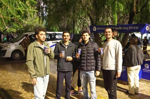 Büyükşehir’den öğrencilere sıcak çorba ikramı