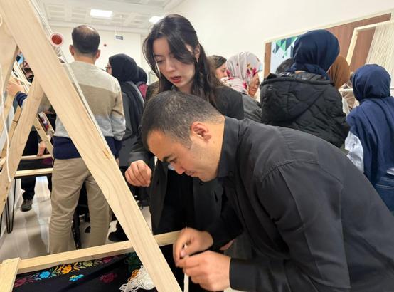 Coğrafi işaretli "Kızık kilimi" dokumacılığı, üniversitede gelecek nesillere aktarılıyor