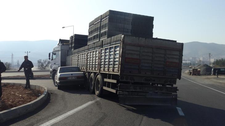 Gercüş’te TIR ile otomobil çarpıştı