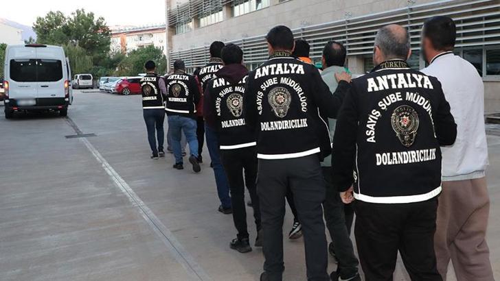 Telefonda kendilerini polis olarak tanıtıp 10 milyon lira dolandıran 7 şüpheli tutuklandı