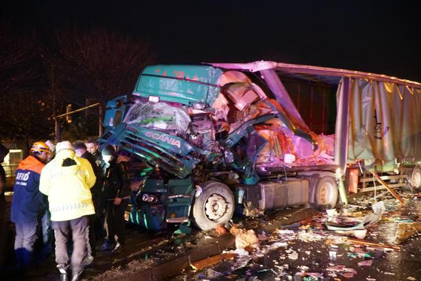 Karadeniz Sahil Yolu'nda TIR kazası; 1 yaralı