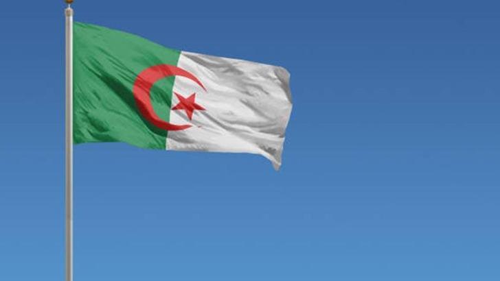 Cezayir’de Fransız sömürgeciliği suç ilan edildi