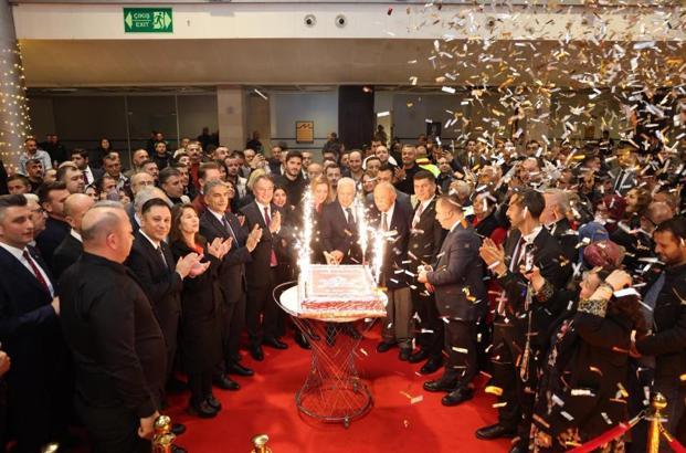 Bursa Büyükşehir Belediyesi personeli yeni yıl kutlamasında bir araya geldi