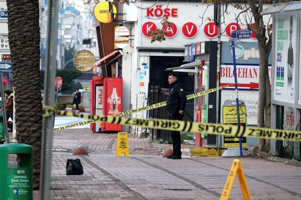 Şüpheli çantadan kişisel eşyalar çıktı