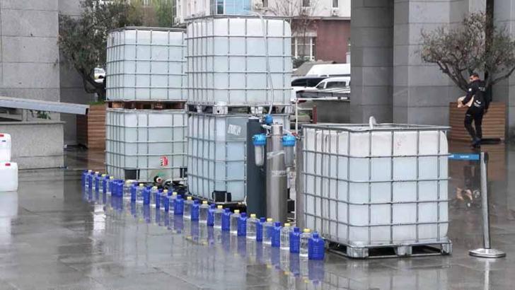 İstanbul, Tekirdağ ve Antalya'da ele geçirilen 45 bin ton kaçak alkol emniyette sergilendi