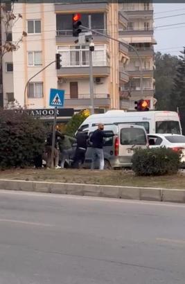Trafikte tartıştıkları sürücüyü darbeden 5 kişiye gözaltı