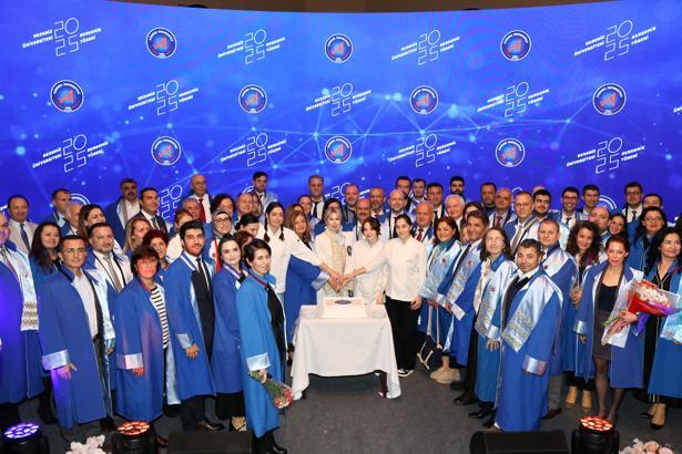 Akdeniz Üniversitesi'nde 111 akademisyen cübbe giydi