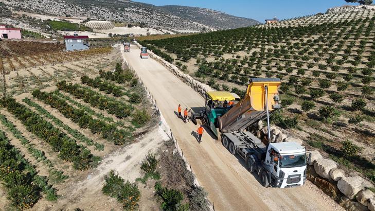 Büyükşehir, Akdeniz’in son kırsalına kadar yol çalışmalarını sürdürüyor