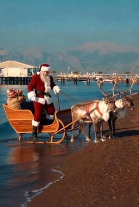 Antalya’da Noel Baba’nın yapay zeka görselleri ve figürlerine ilgi