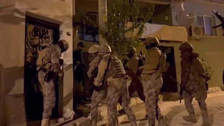 İzmir'de FETÖ operasyonu: 15 gözaltı
