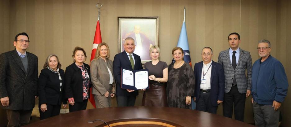 Akdeniz Üniversitesi Hastanesi'ne anjiyografi cihazı bağışı