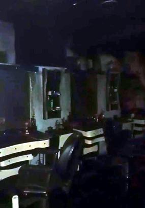 Kuaför dükkanı yangında kullanılamaz hale geldi